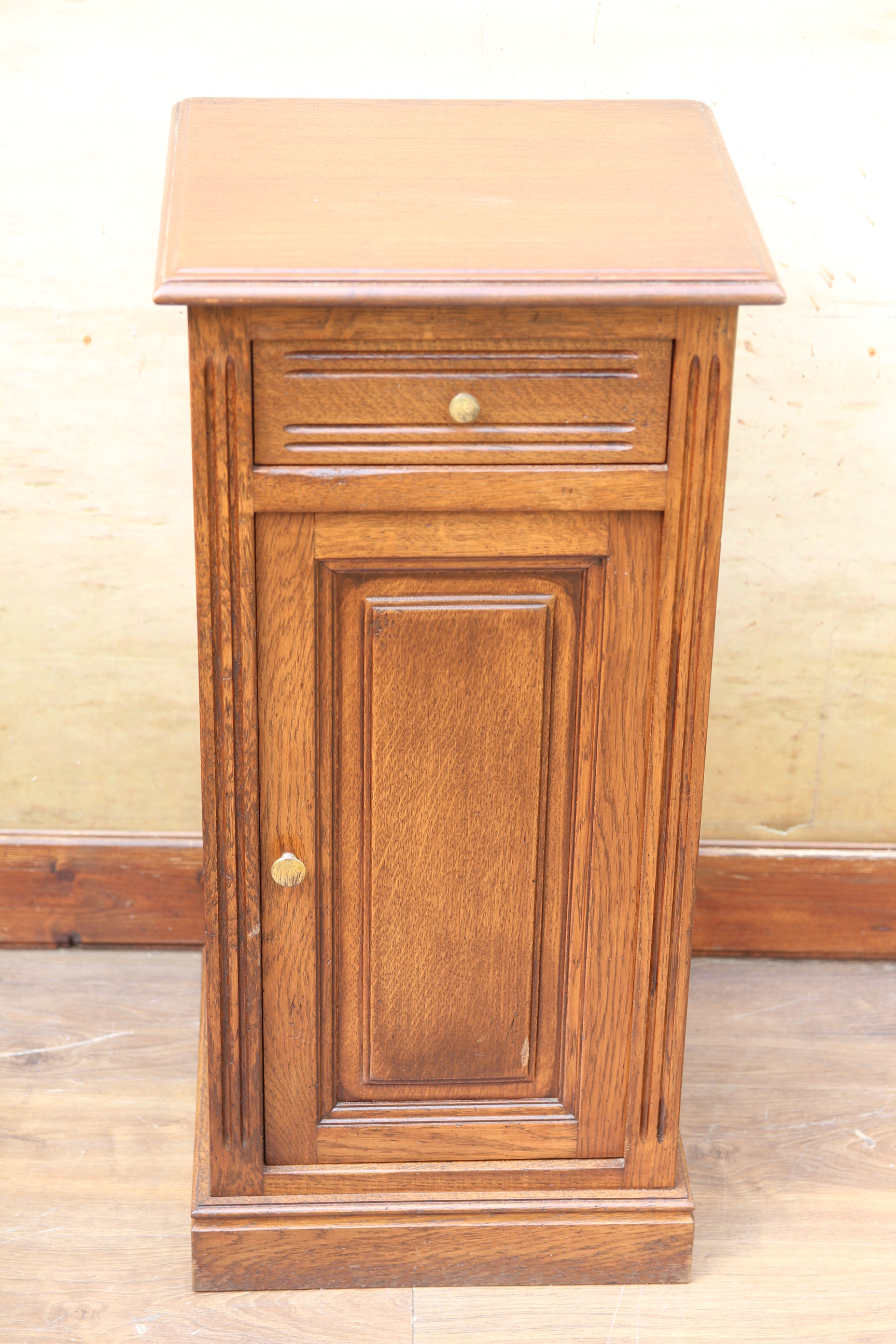Gründerzeit Nachttisch - Beistelltisch