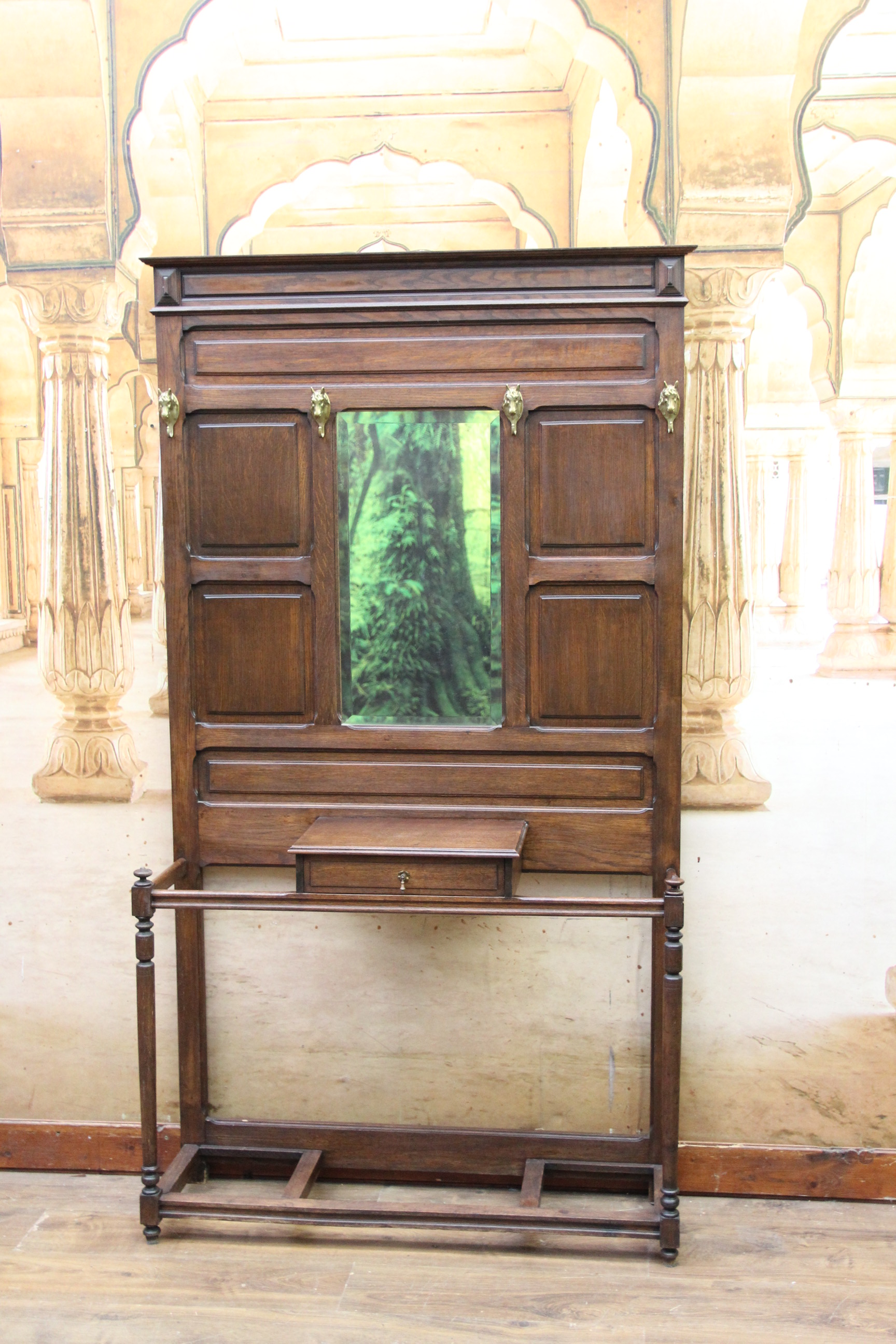 Gründerzeit Garderobe