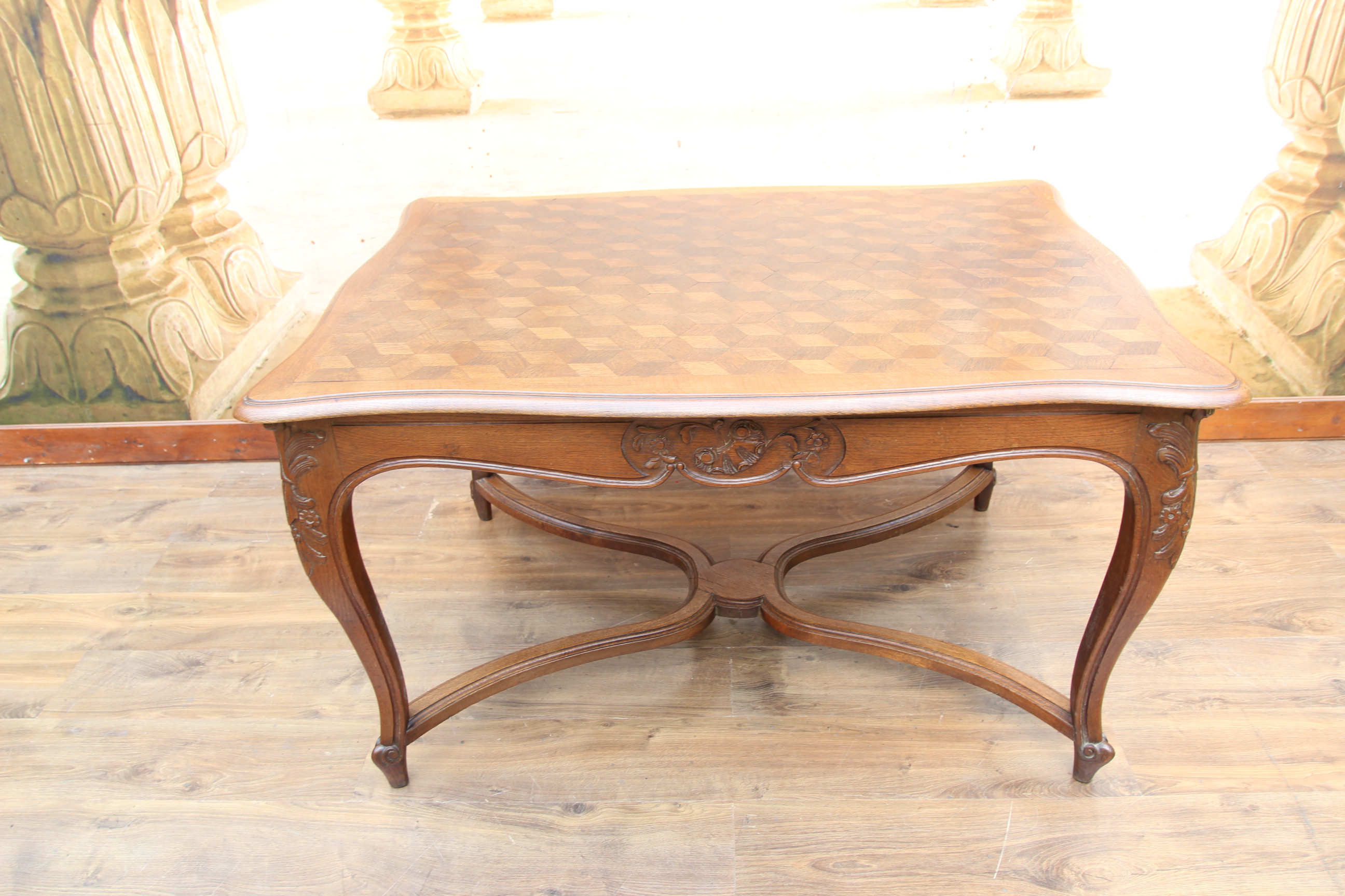 Barocker Esstisch-Kulissentisch