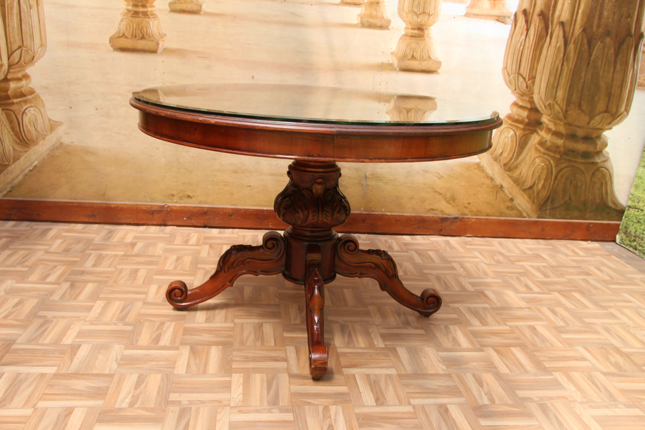 Barocker Runder Esstisch